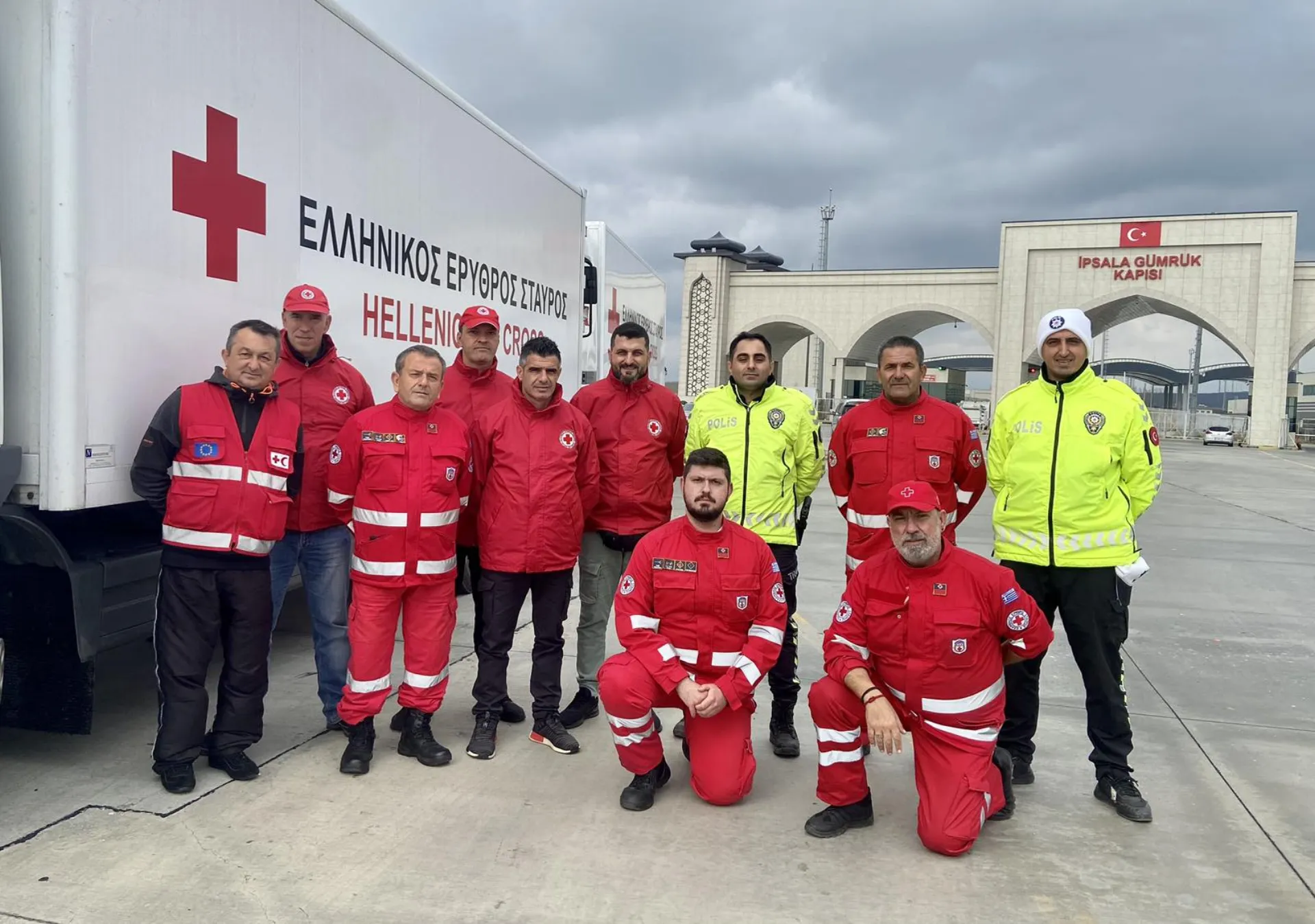 2η ανθρωπιστική αποστολή του Ελληνικού Ερυθρού Σταυρού οι Τούρκοι πολίτες