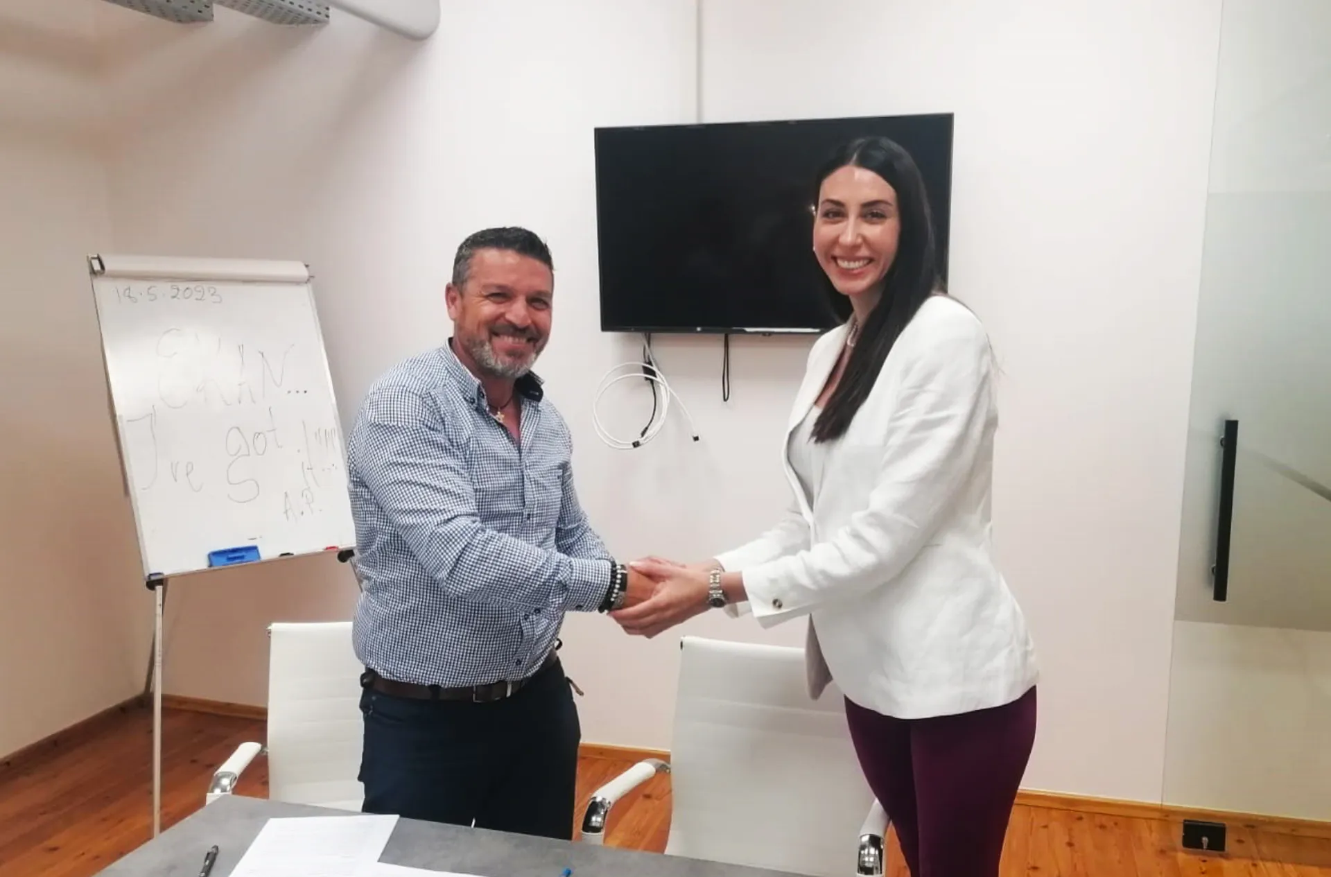 Νέα στρατηγική συνεργασία NeoTextile με Recycom για την ανακύκλωση ενδυμάτων