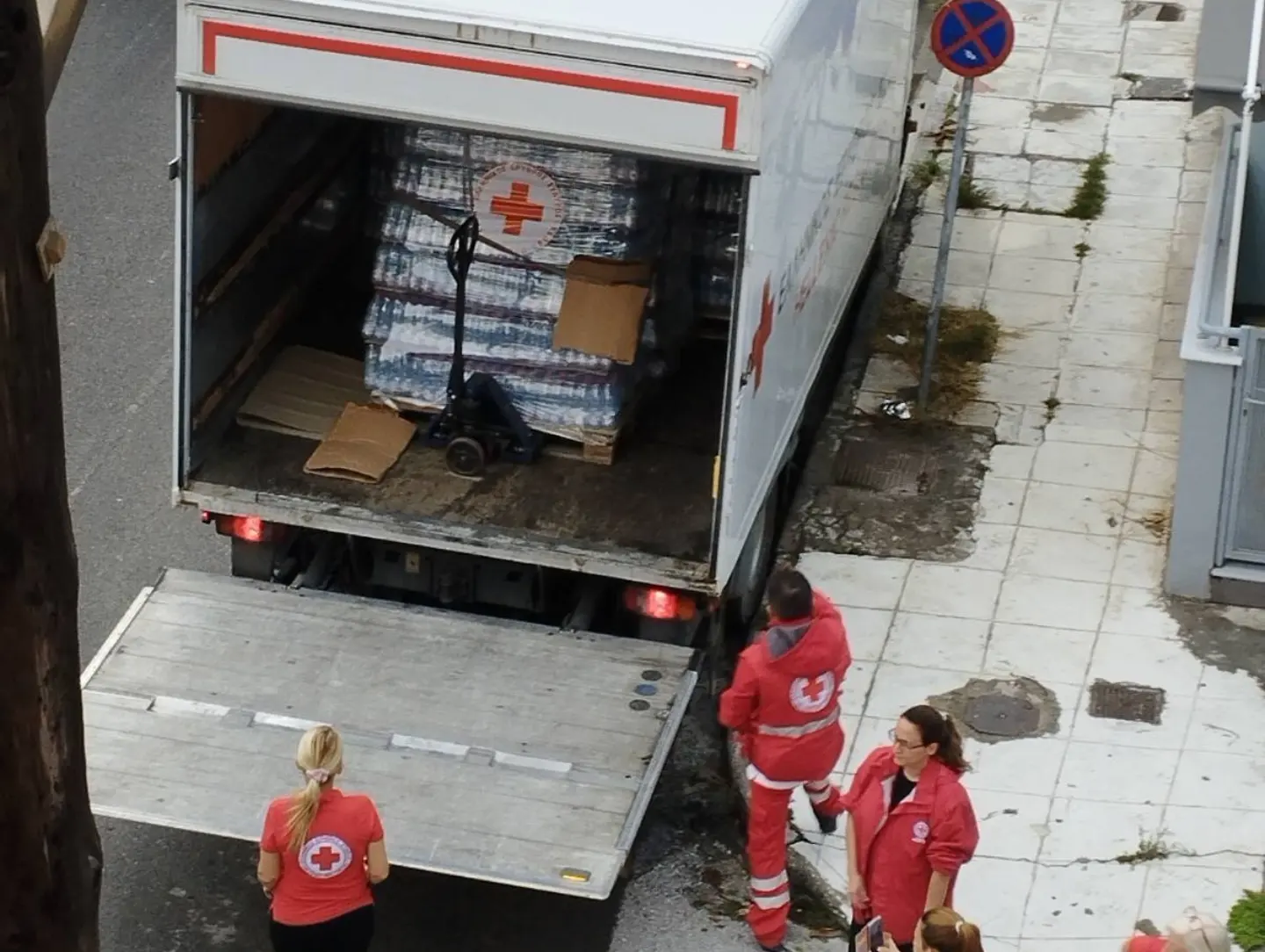 ΕΕΣ: 22.000 μπουκάλια εμφιαλωμένο νερό στο Βόλο