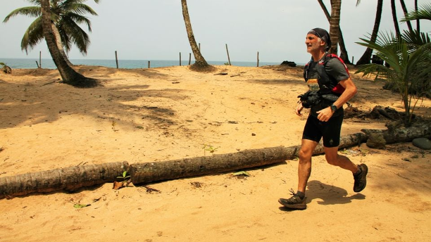 O Μαραθωνοδρόμος Θέμος Σγούρας στηρίζει τον Δεσμό