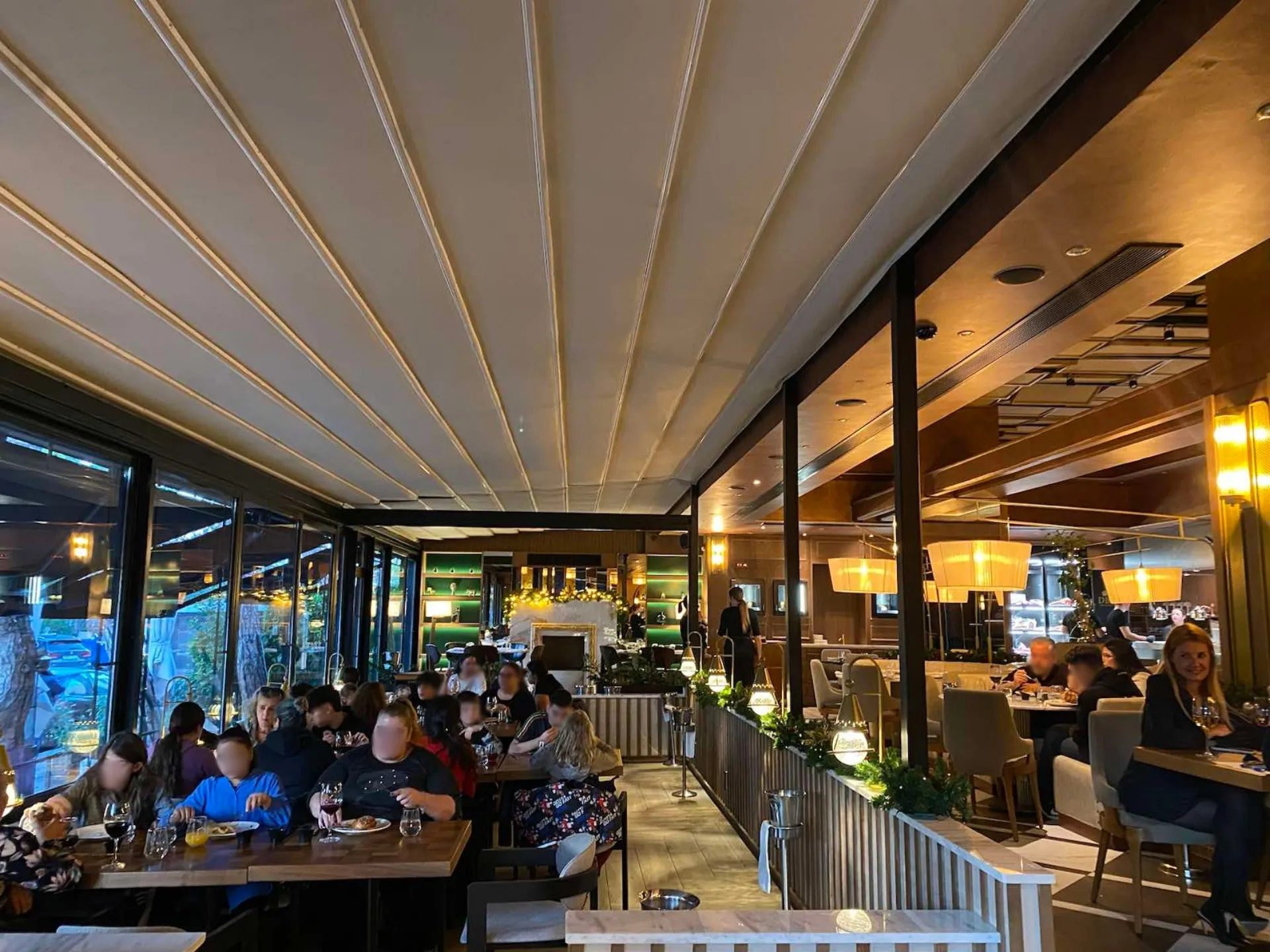 Χριστουγεννιάτικο γεύμα του DB.one για παιδιά του Σωματείου «Οι φίλοι του παιδιού»