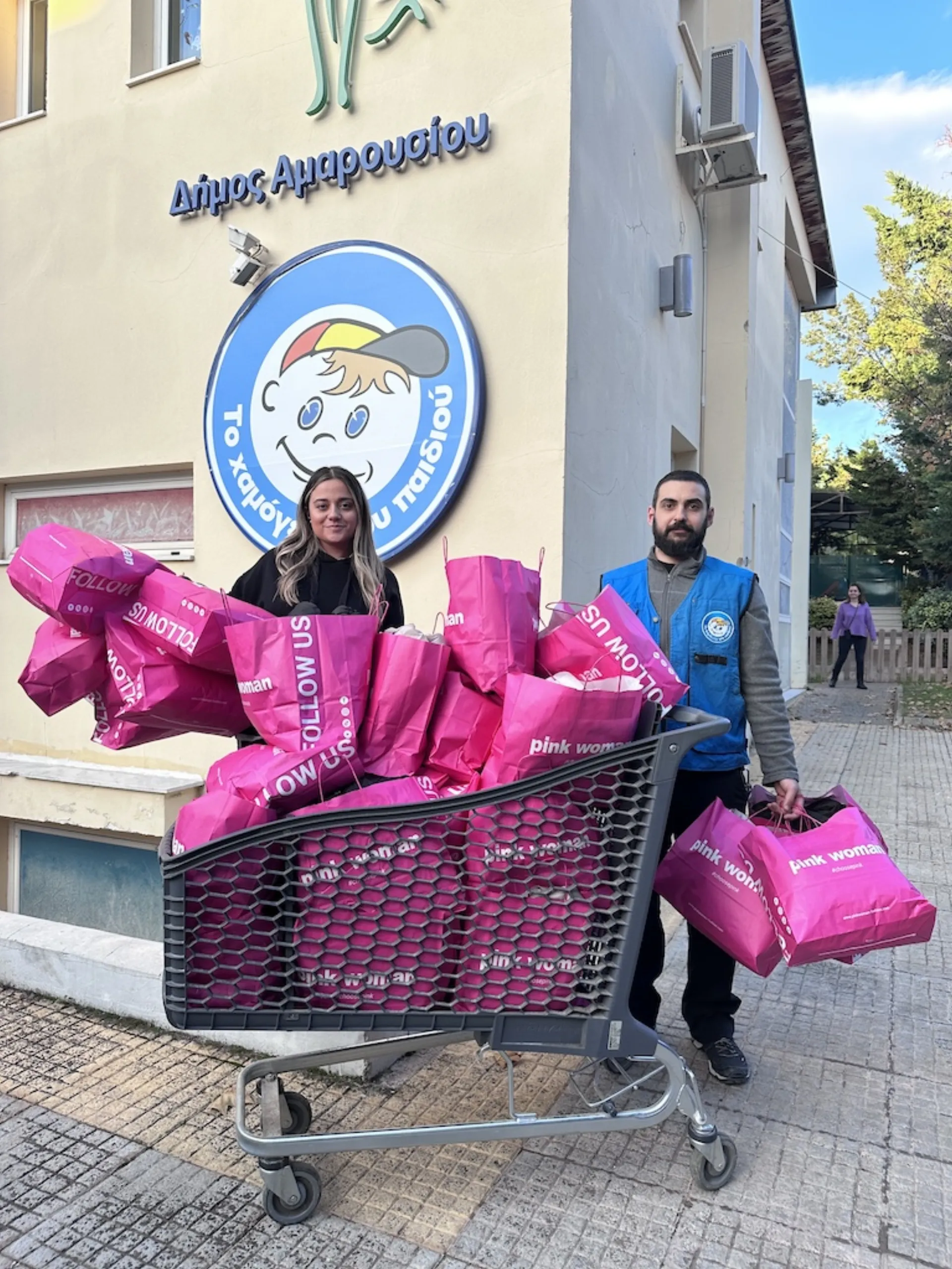 Ο Όμιλος Intrafashion πρόσφερε ρούχα στο «Χαμόγελο του Παιδιού»