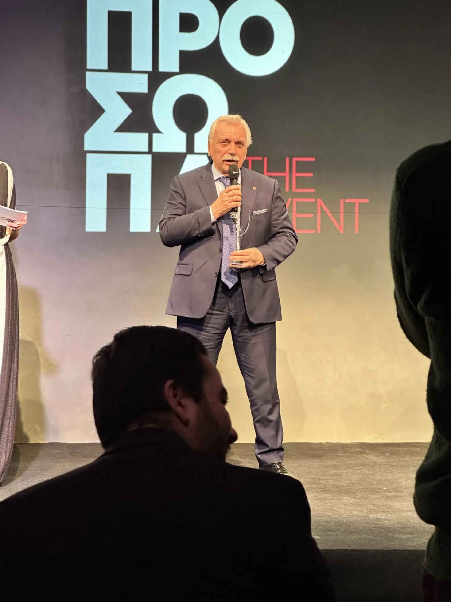 EEΣ: Βράβευση του προέδρου στην εκδήλωση του CNN Greece 