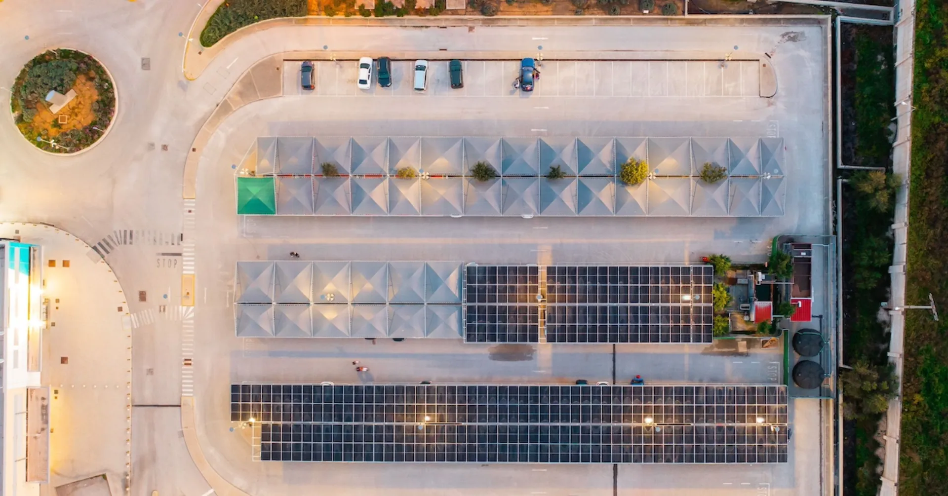 Noval Property: Φωτοβολταϊκά στο εμπορικό πάρκο Mare West