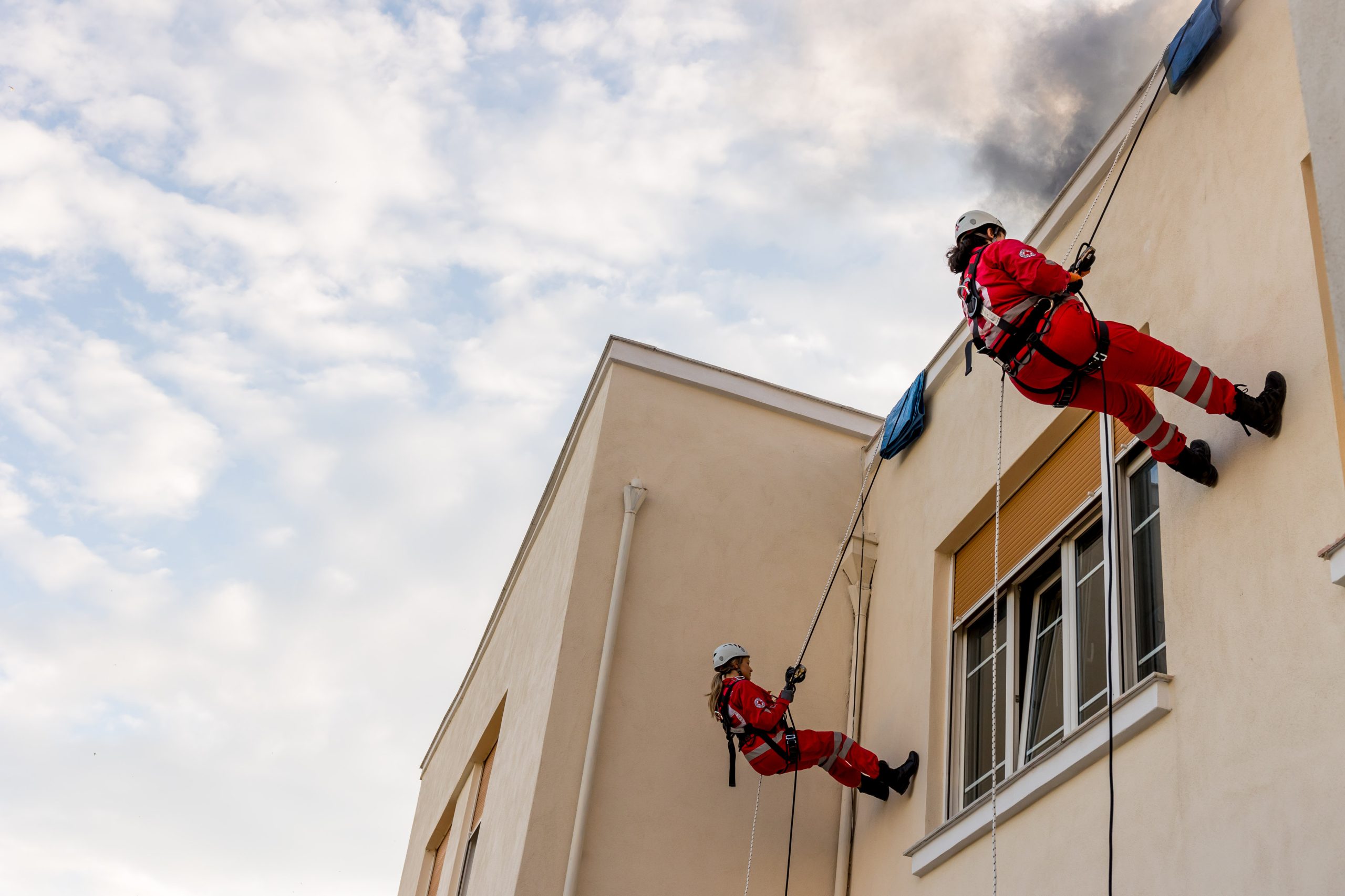 EEΣ: Καταρρίχηση στο κτίριο του Τμήματος Θεσσαλονίκης 