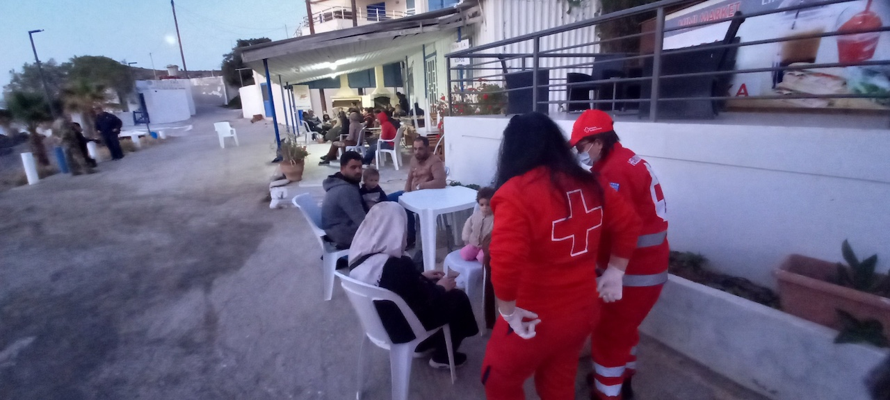 Ο Ελληνικός Ερυθρός Σταυρός ενισχύει 33 μετανάστες στην Κρήτη 