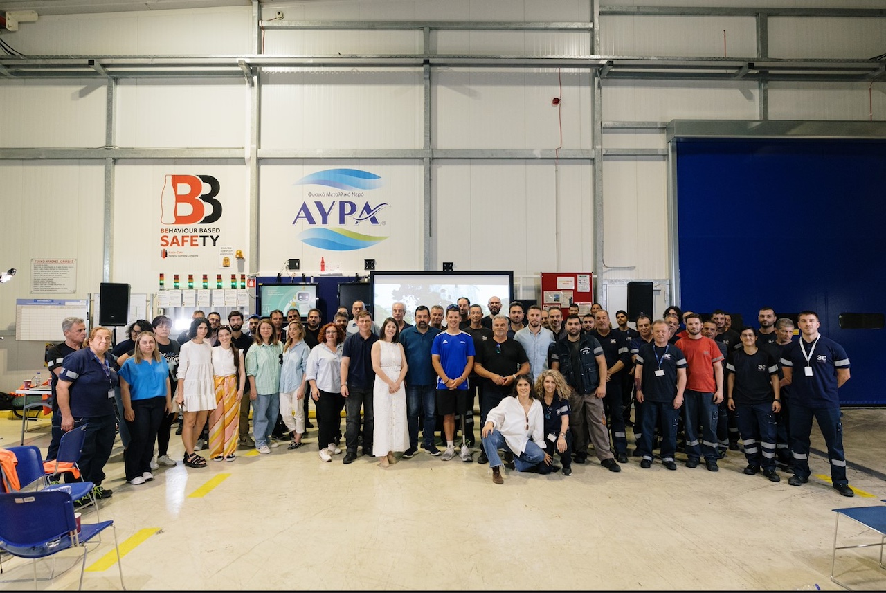 Ο Παραολυμπιονίκης Ν.Παπαγγελής, στο εργοστάσιο του ΑΥΡΑ στο Αίγιο