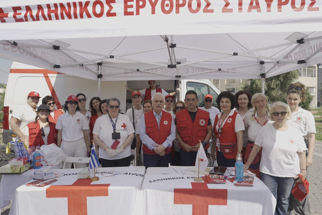 EEΣ: Ξανά δίπλα στους άστεγους της Αθήνας εν μέσω καύσωνα