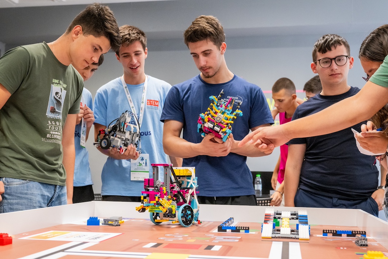 Cosmote: Αποστολή στην Παγκόσμια Ολυμπιάδα Ρομποτικής