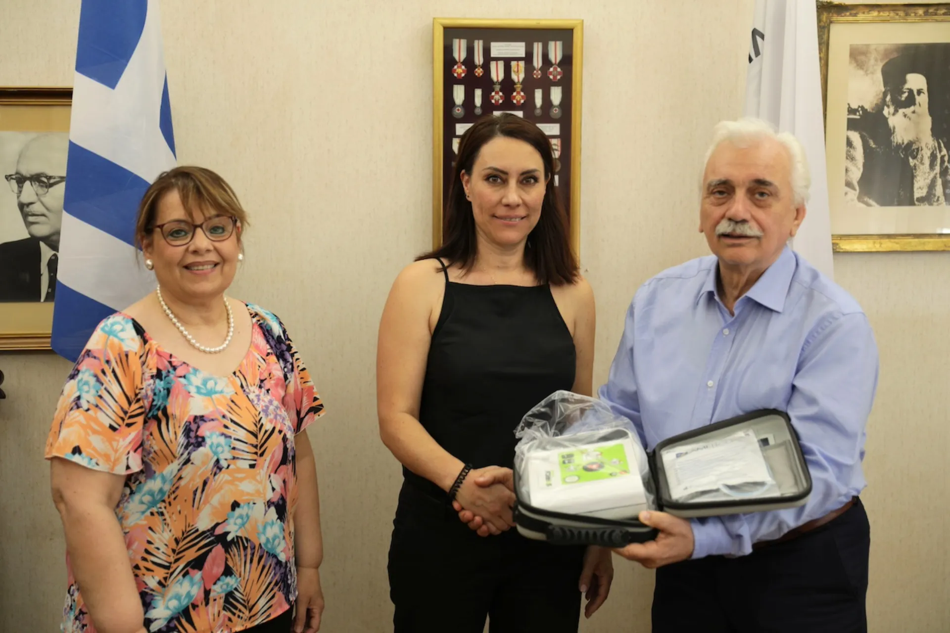 ΕΕΣ: Παρέλαβε απινιδωτή, δωρεά της BLUE PLANET SHIPPING