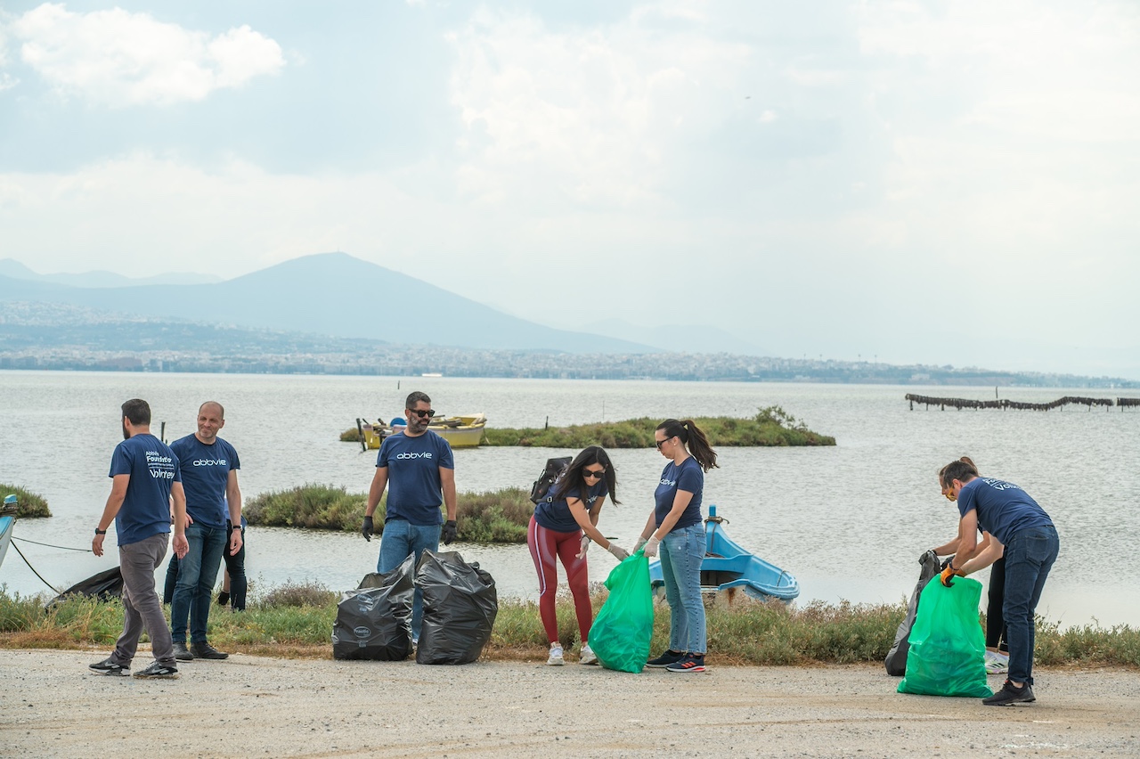 AbbVie: Δράσεις για το περιβάλλον με τον οργανισμό We4All