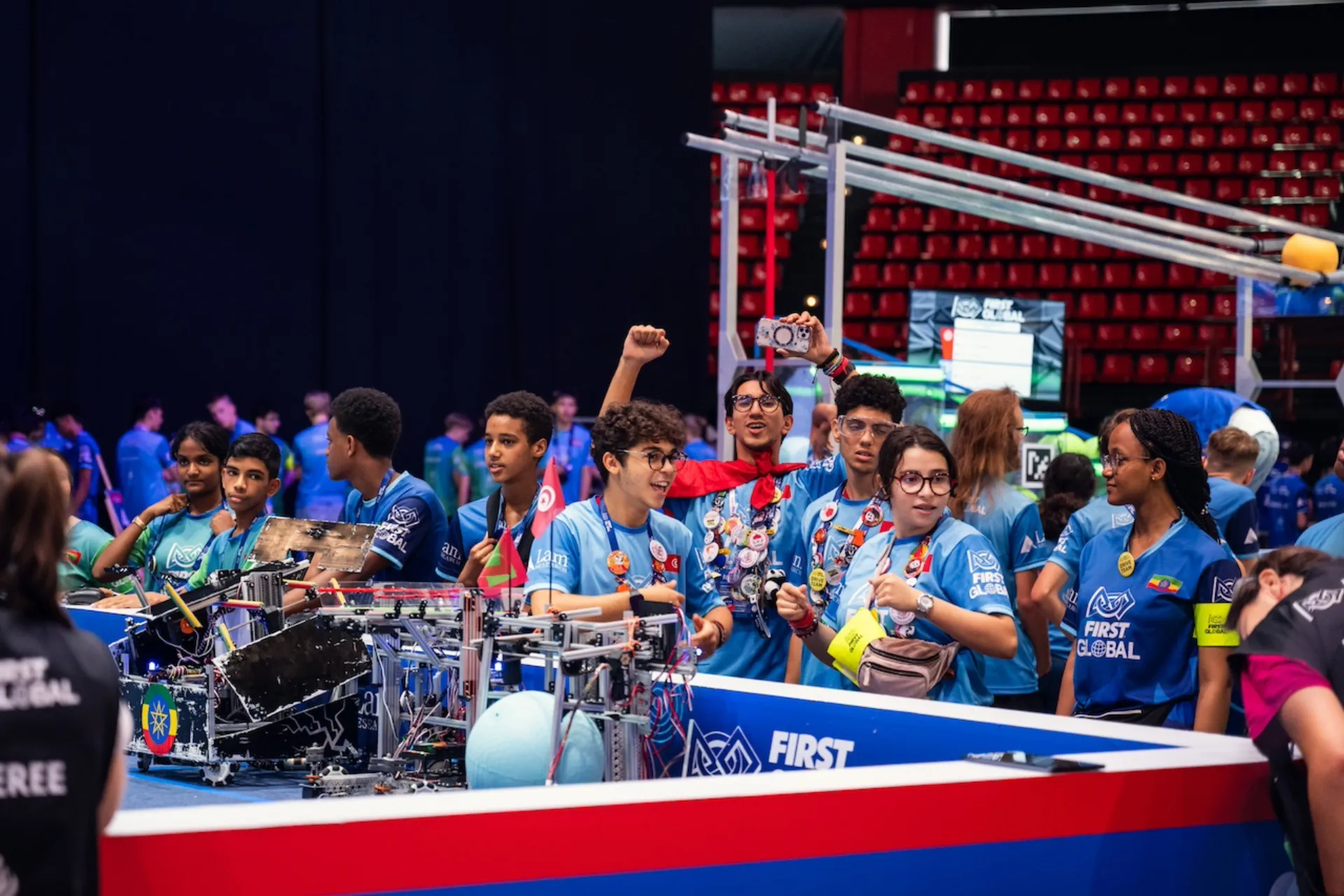 Cosmote: Μαθητές από όλον τον κόσμο στον FIRST Global Challenge