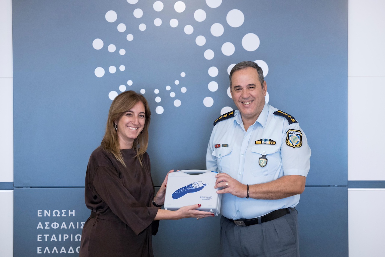 EAEE: Νέα δωρεά Αλκοολομέτρων στην Τροχαία