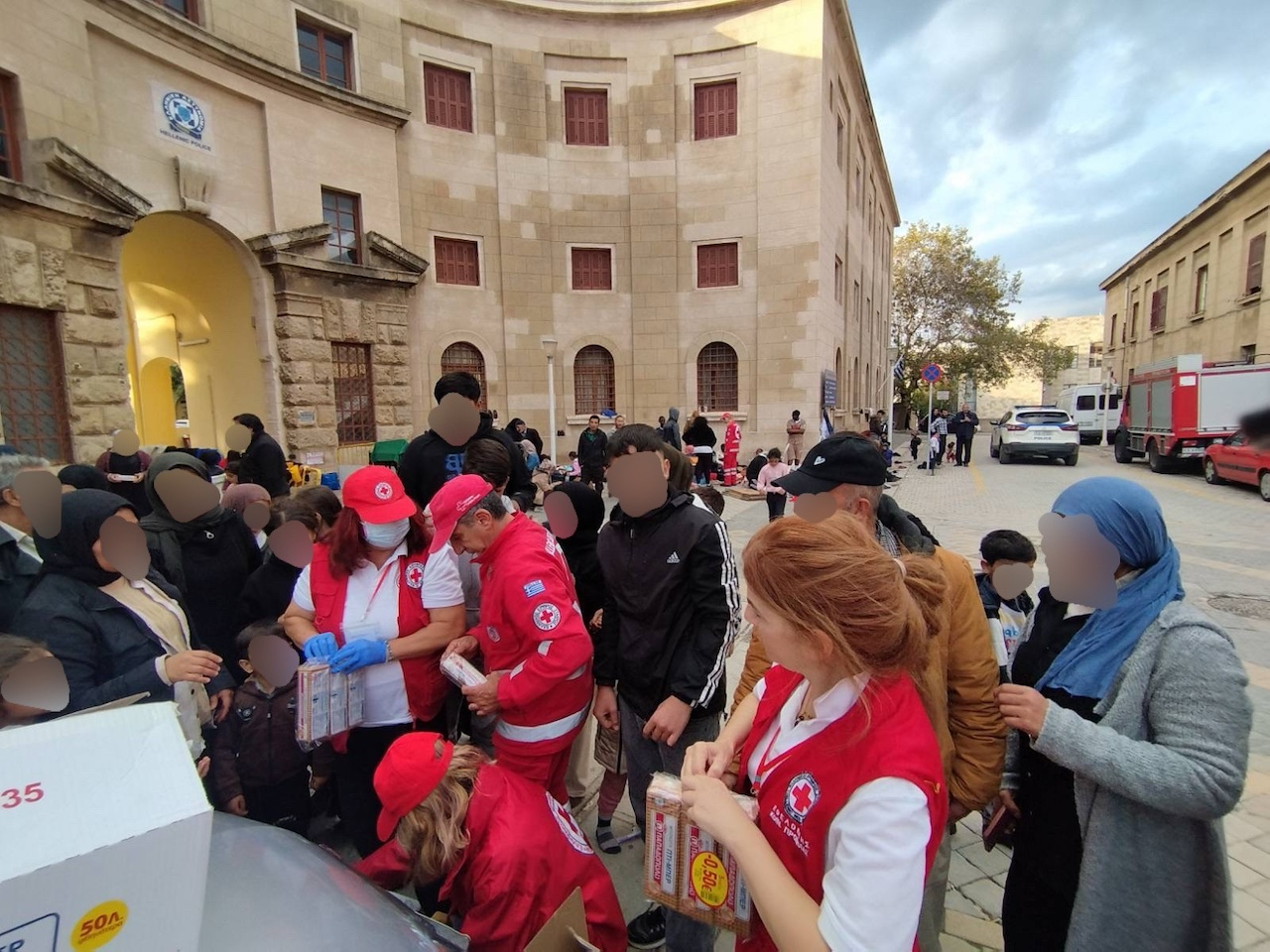 ΕΕΣ: Ανθρωπιστικό υλικό για τους μετανάστες της Ρόδου