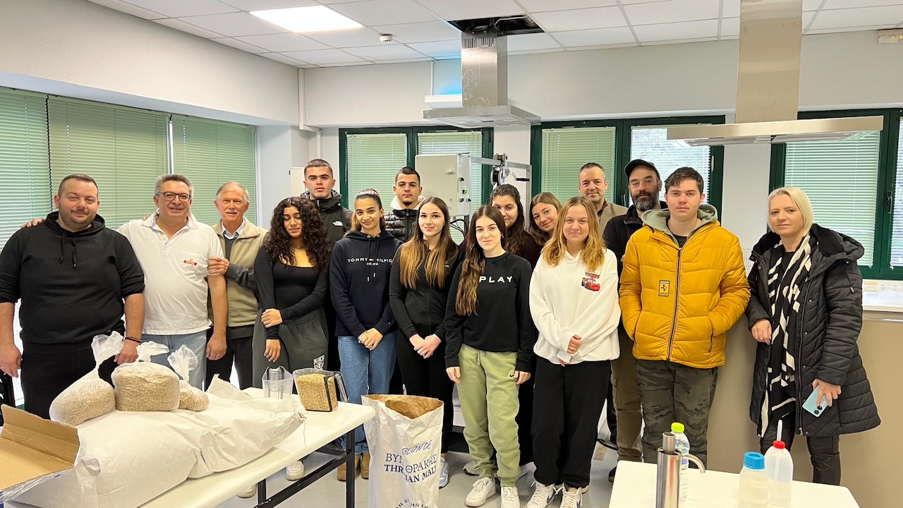 ΒΕΡΓΙΝΑ: Ζυμώνει γνώση και μπύρα στην Αμερικάνικη Γεωργική Σχολή