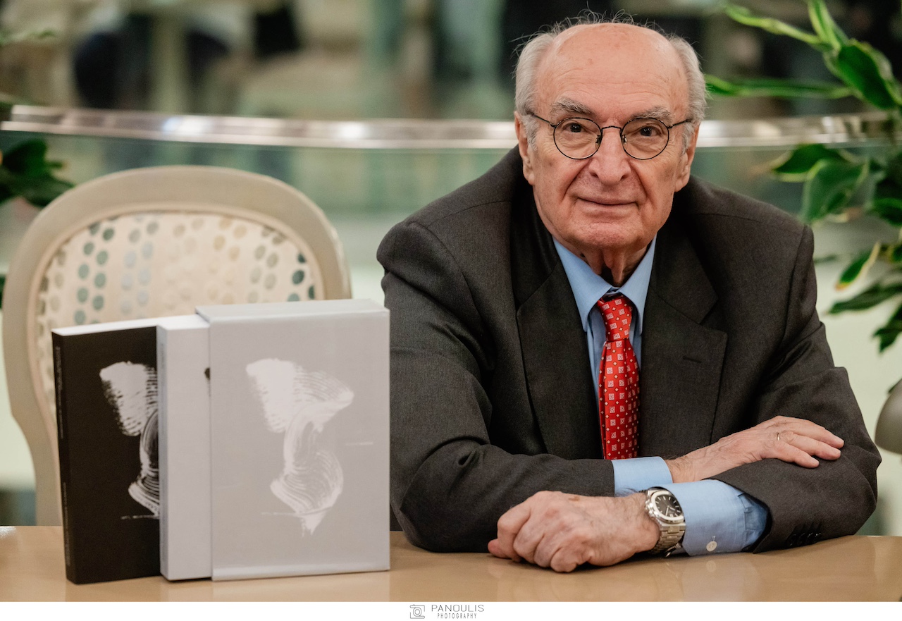 Βιβλιοθήκη Δ. Αθηναίων: Δωρεά 126 έργων από τον Βλάση Φρυσιρά 