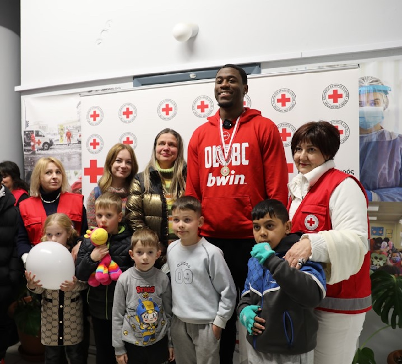 Koινωνικές δράσεις από Ελληνικό Ερυθρό Σταυρό και Ολυμπιακό