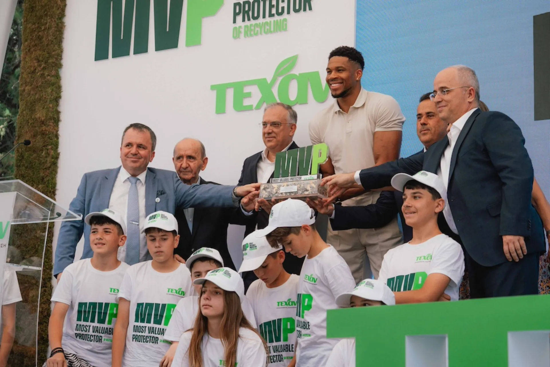 ΤΕΧΑΝ: Ο Γιάννης Αντετοκούνμπο «MVP της Ανακύκλωσης στην Ελλάδα»