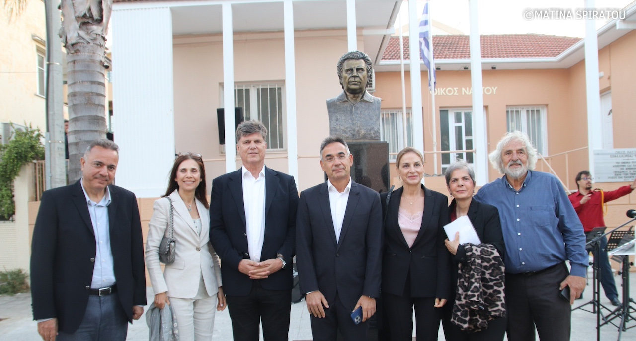 Ίδρυμα «Φώτος Φωτιάδης»: Δωρεά προτομής του Μίκη Θεοδωράκη 