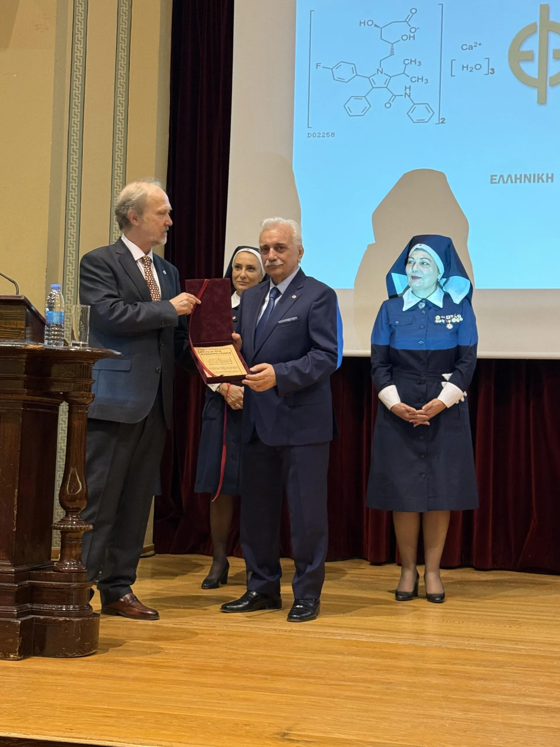 ΕΕΣ: Τιμητική διάκριση του προέδρου από την Ελληνική Φαρμακευτική Εταιρεία (ΕΦΕ)