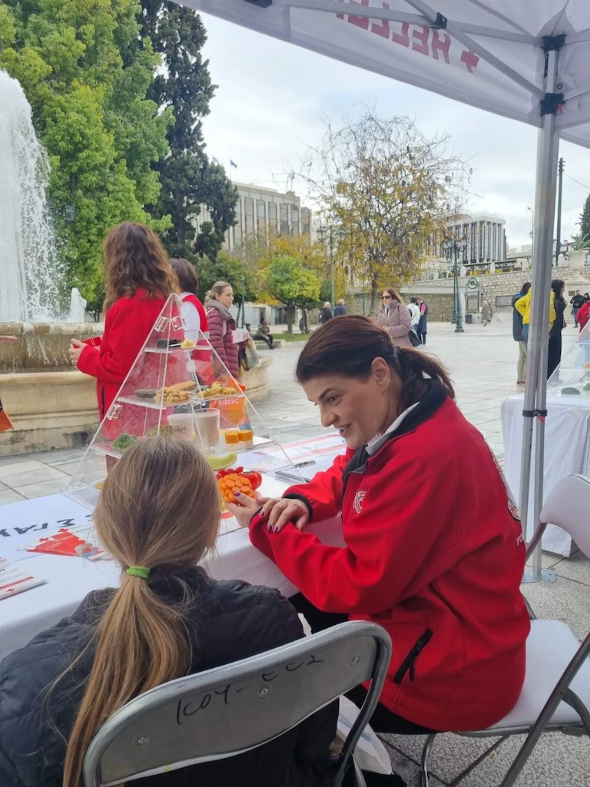 6 χρήσιμες οδηγίες διατροφής για τον καύσωνα από τον ΕΕΣ