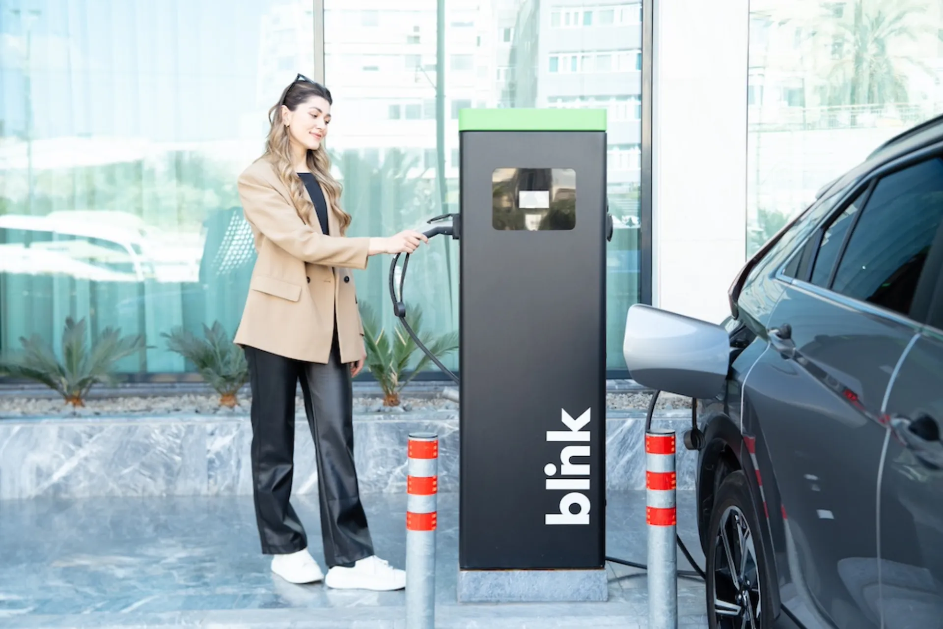 Blink Charging Hellas: Εξοπλίζει με σταθμούς φόρτισης EV πάνω από 85 ξενοδοχεία