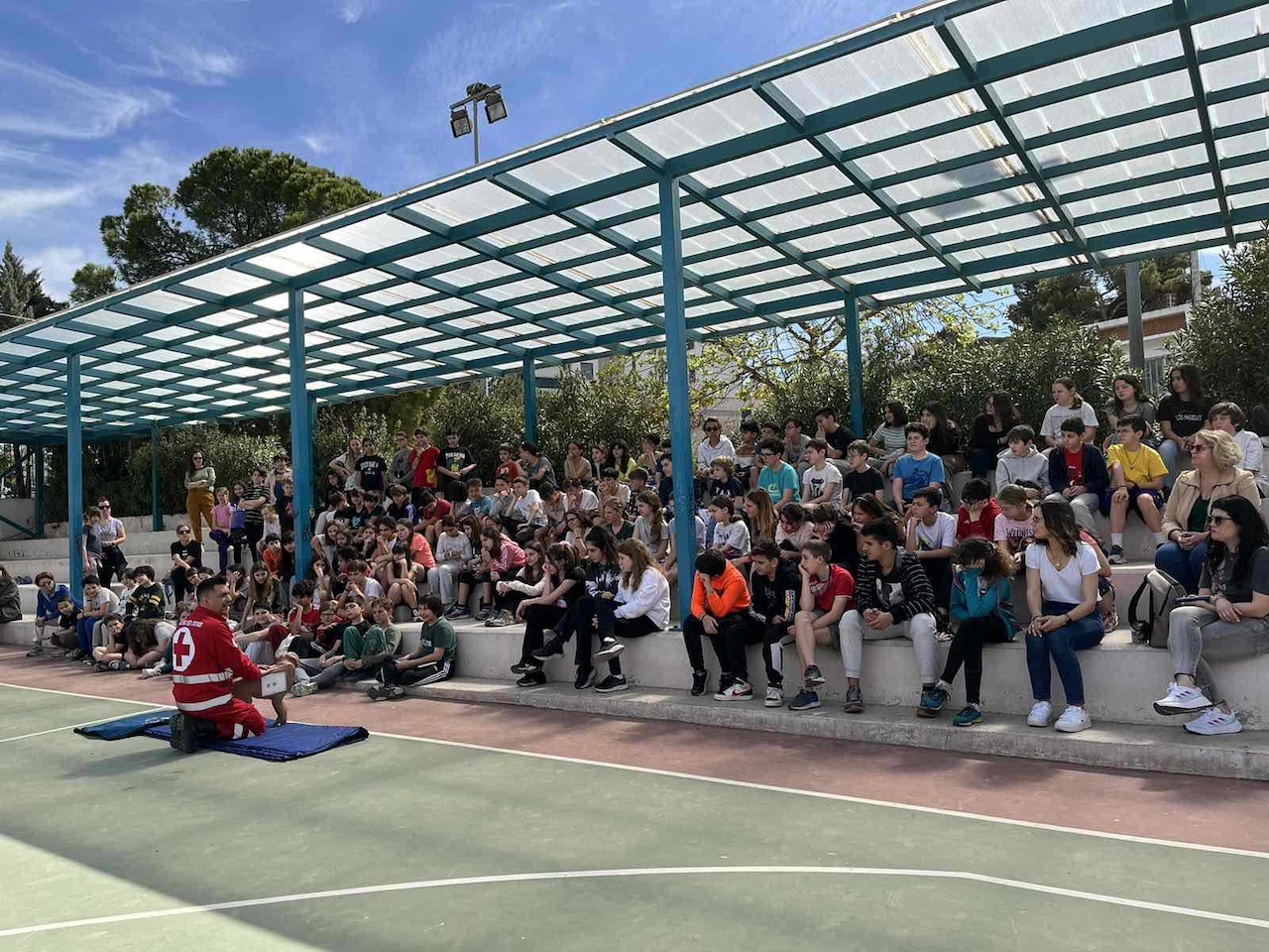 EEΣ: Ενημέρωσε 450 μαθητές για Πρώτες Βοήθειες σε κατοικίδια